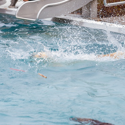 Hund-im-Freibad-IMG_2464_LR_6D-MKII.jpg